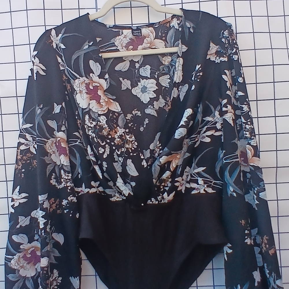 SHEIN Floral Long Sleeve Wrap Bodysuit in Pink and White